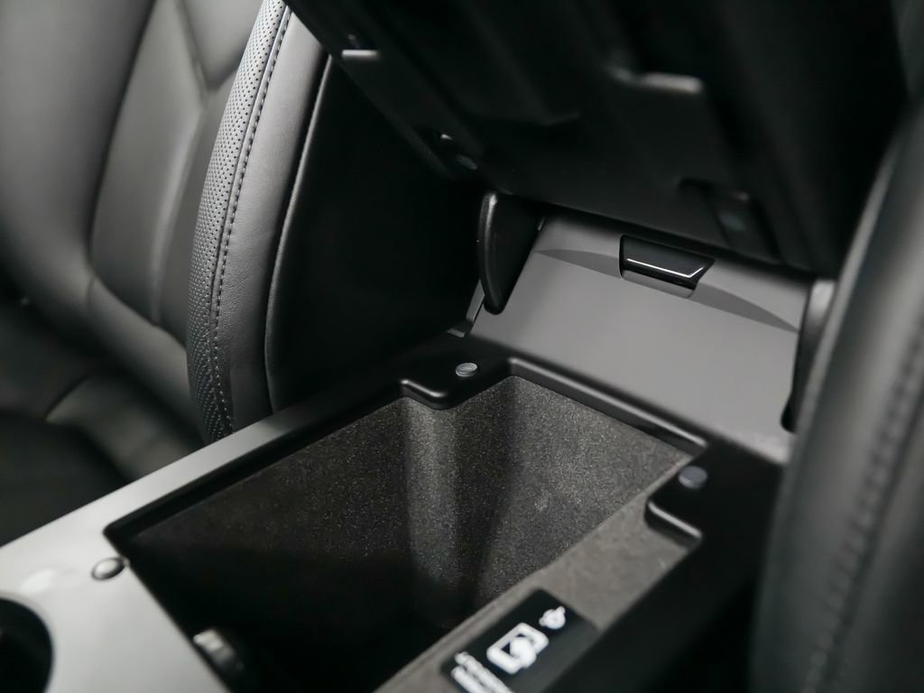 Certified 2025 Porsche Macan S image 35