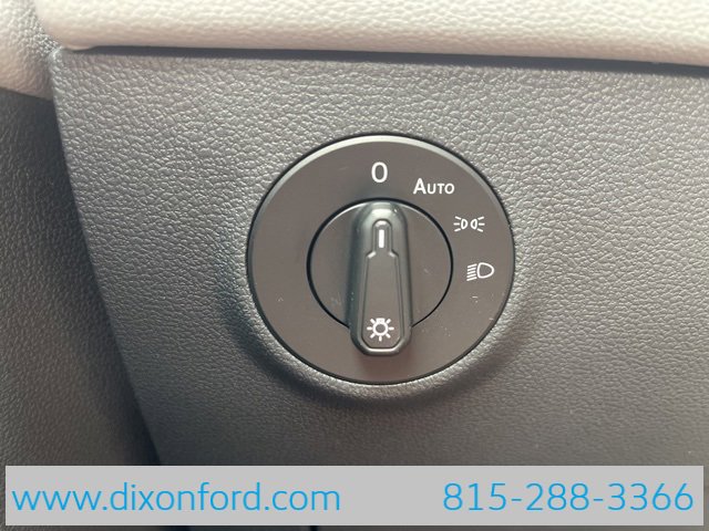 New 2024 Volkswagen Taos SE image 17