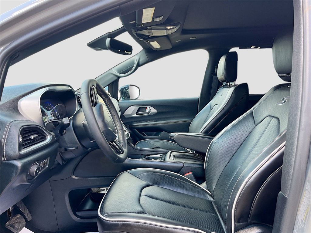 Used 2025 Chrysler Pacifica Limited image 20