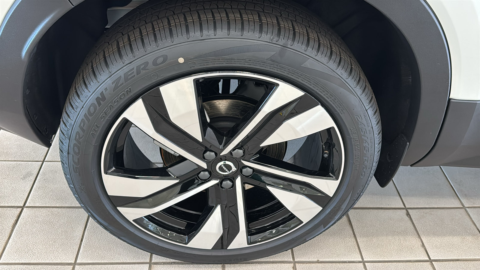 New 2026 Volvo XC40 B5 Plus w/ Protection Package Premier AWD/4WD image 31
