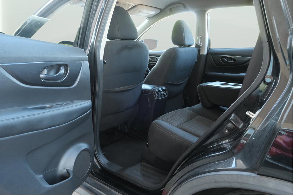 Used 2020 Nissan Rogue S FWD image 19