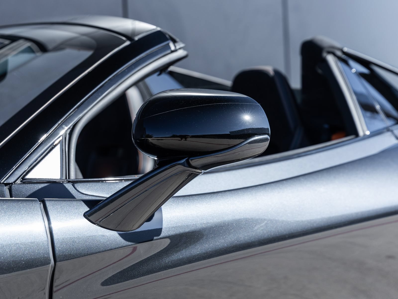 Used 2024 McLaren 750S Spider RWD image 16