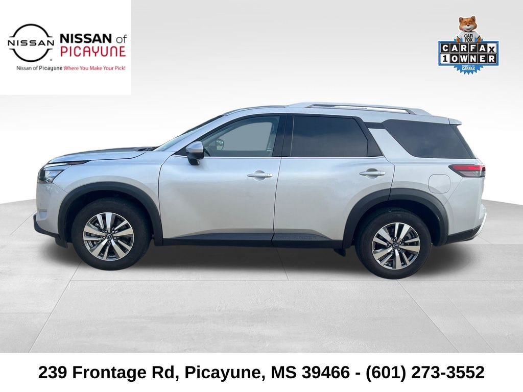 Used 2025 Nissan Pathfinder SL image 2