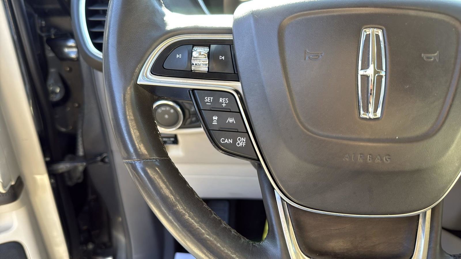 Used 2020 Lincoln Nautilus Reserve w/ Equipment Group 201A image 17