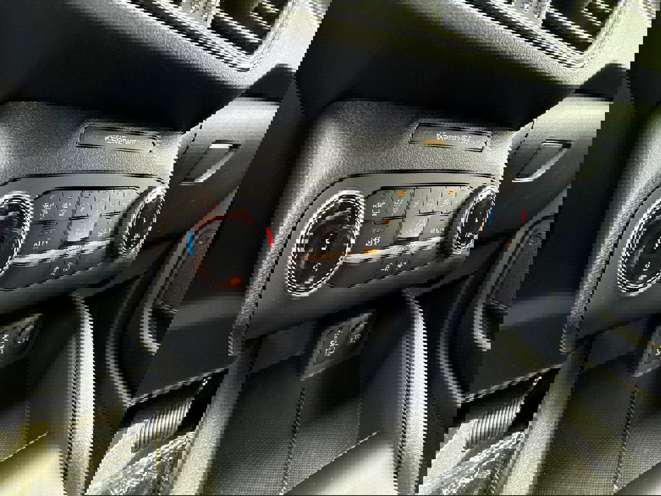 Used 2025 Ford Escape ST-Line image 18