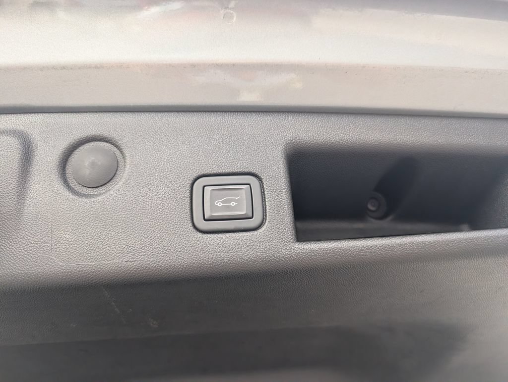 Used 2024 Chevrolet Equinox LT FWD image 32