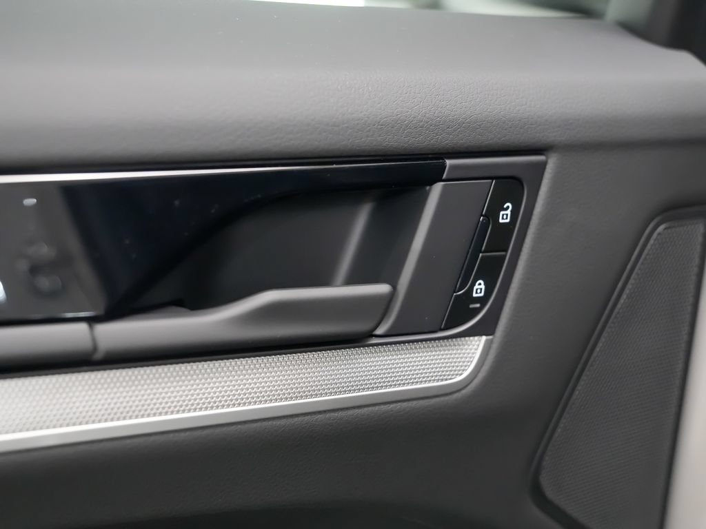New 2026 Porsche Cayenne AWD/4WD image 15