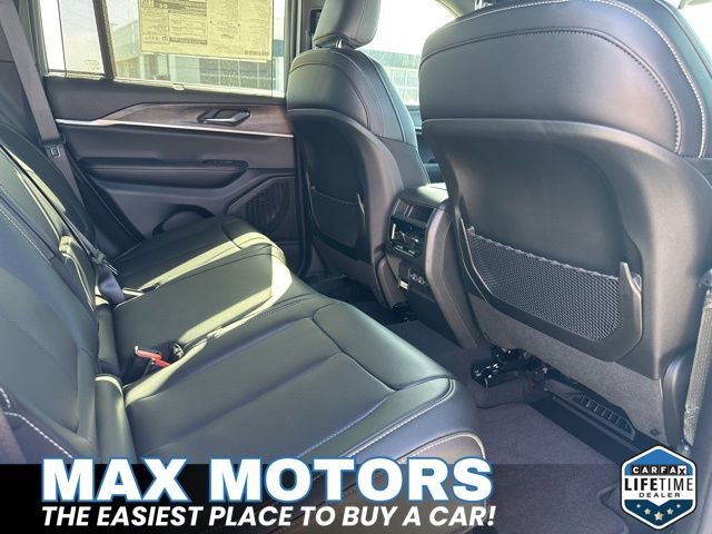 Used 2024 Jeep Grand Cherokee Limited w/ Luxury Tech Group II image 44