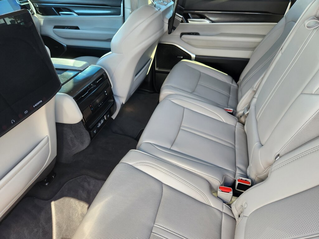 Used 2023 Jeep Wagoneer 4WD w/ Rear Seat Video Group 1 image 9