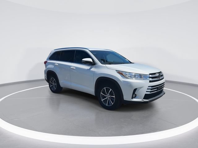 Used 2018 Toyota Highlander XLE w/ Carpet Mat Package (TMS) FWD image 2