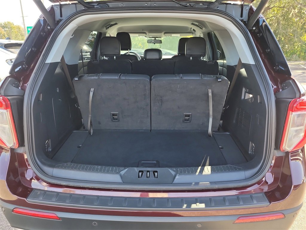 Certified 2022 Ford Explorer XLT w/ Equipment Group 202A image 8