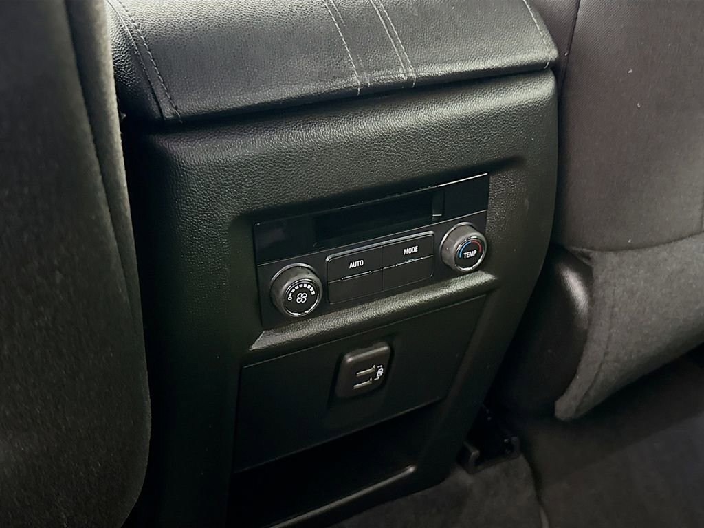 Used 2023 Chevrolet Traverse LT w/ Rear Camera Mirror Package image 26