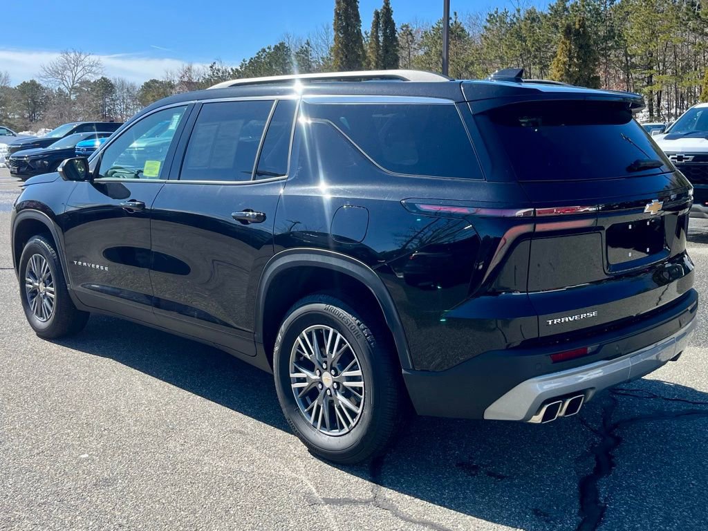 New 2025 Chevrolet Traverse LT w/ Driver Confidence Package FWD image 3