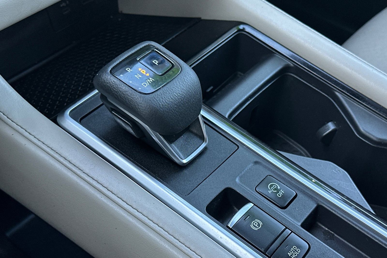 Used 2022 Nissan Pathfinder SV w/ SV Black Package image 29