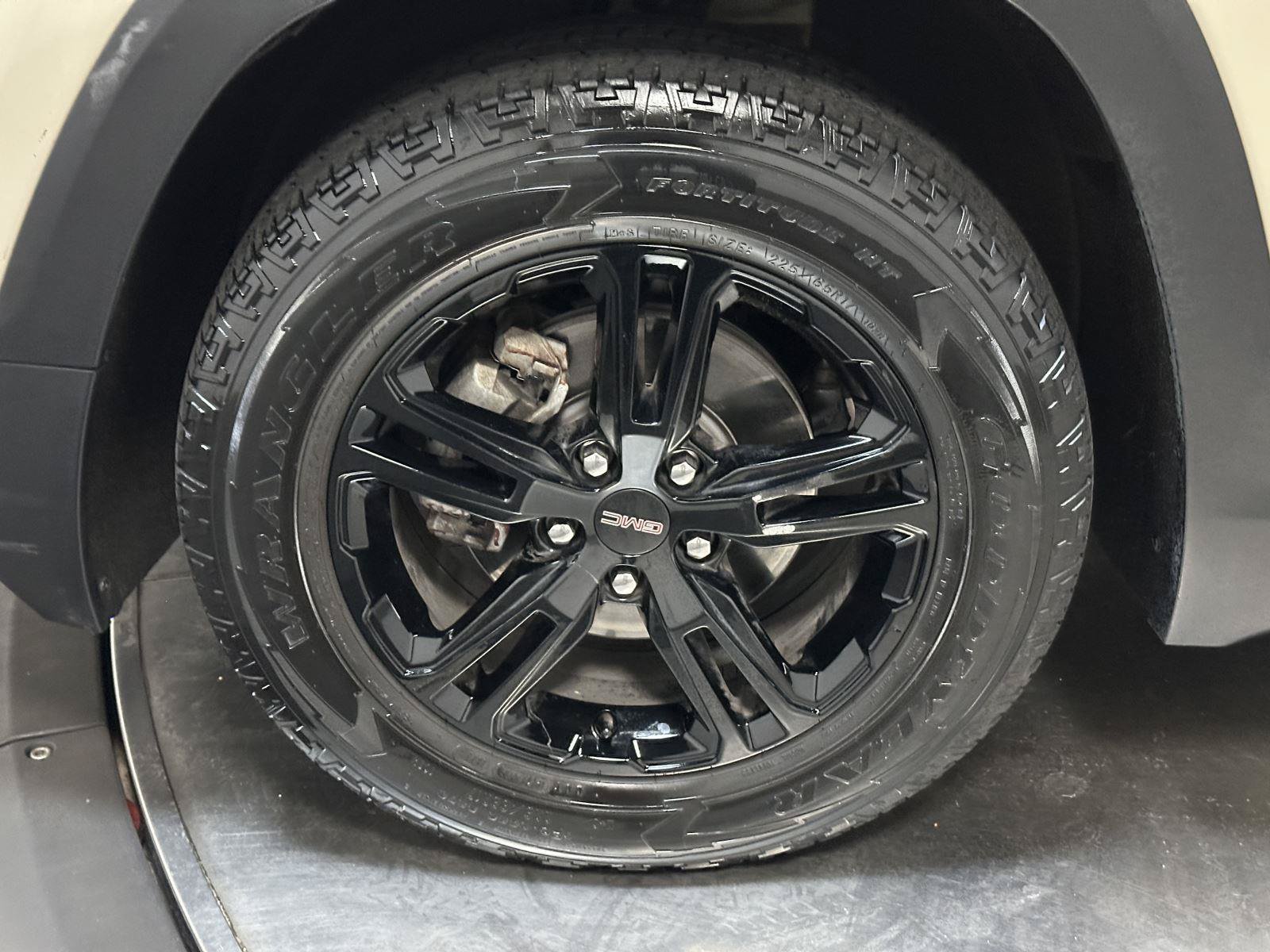 Used 2023 GMC Terrain AT4 AWD/4WD image 18