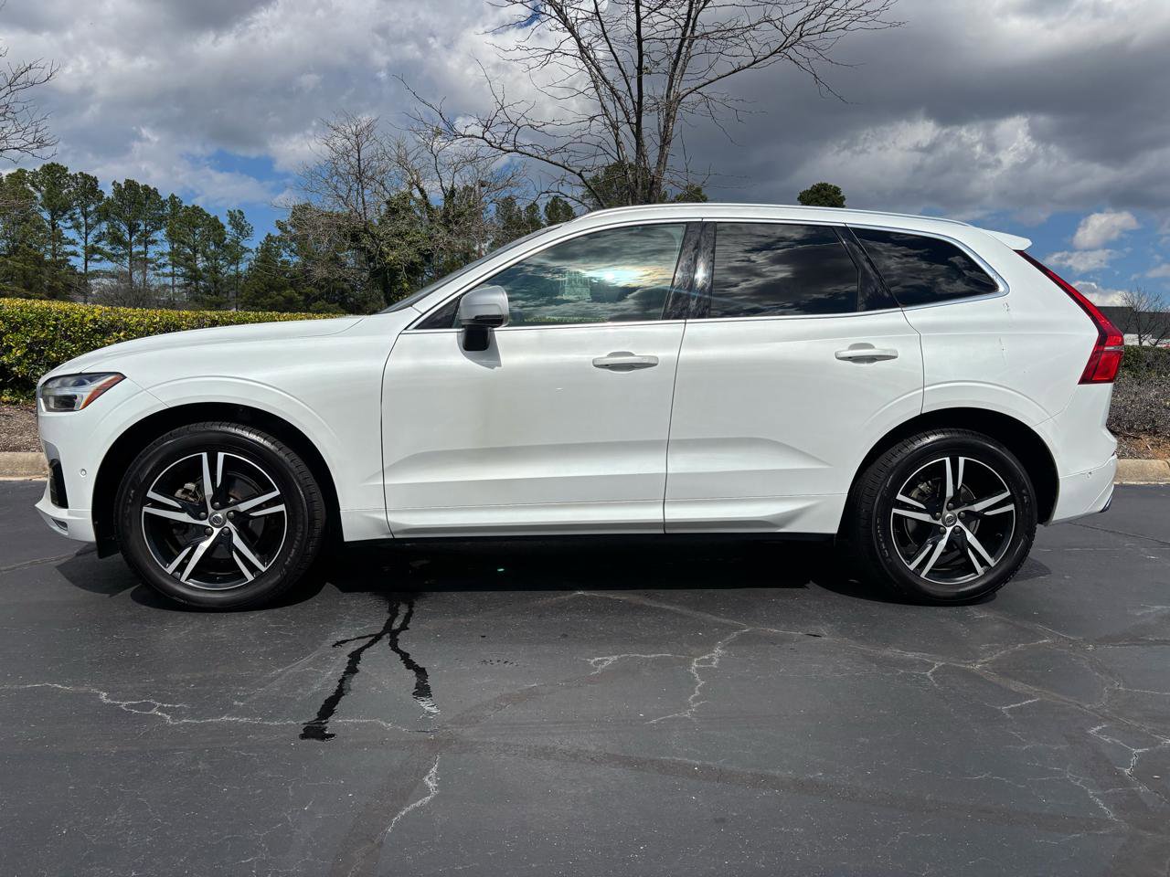 Used 2019 Volvo XC60 T5 R-Design w/ Protection Package Premier AWD/4WD image 2