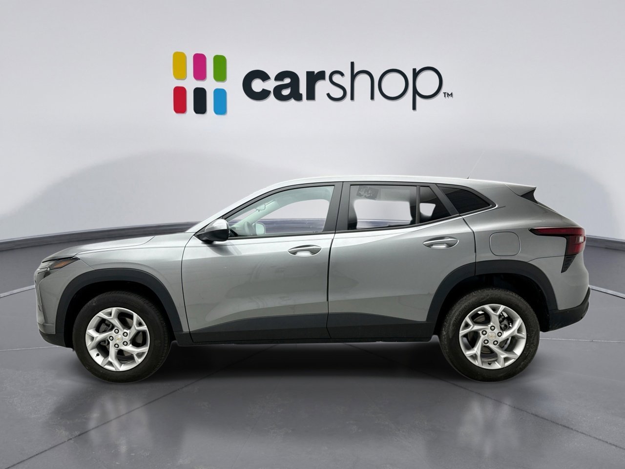 Used 2025 Chevrolet Trax LS w/ LS Convenience Package image 2