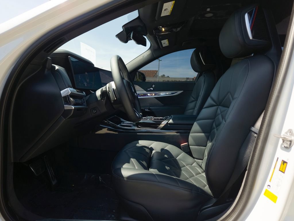 Used 2023 BMW 740i w/ Parking Assistance Package image 8