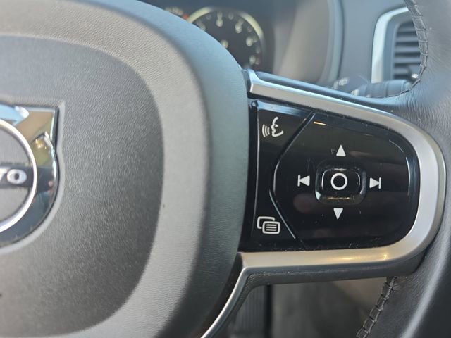 Used 2020 Volvo XC90 T6 Momentum image 18
