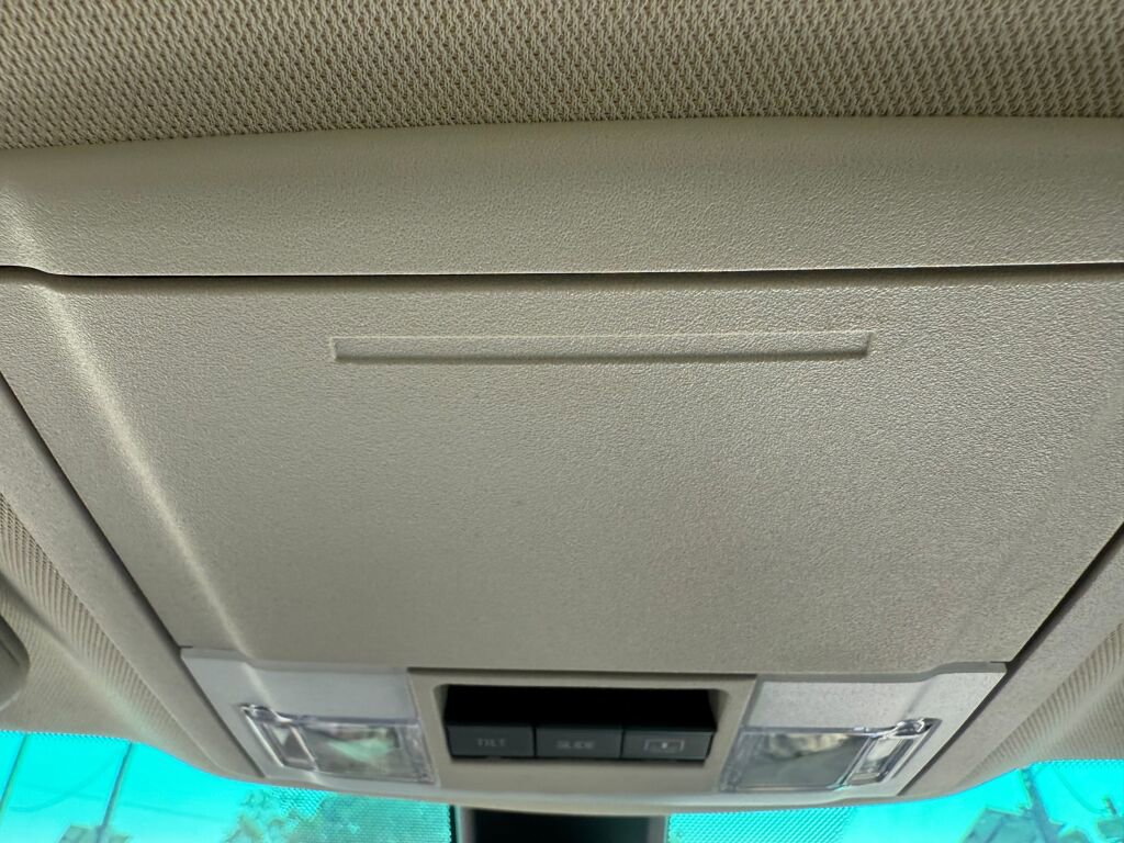 Used 2017 Ford Explorer Platinum image 25