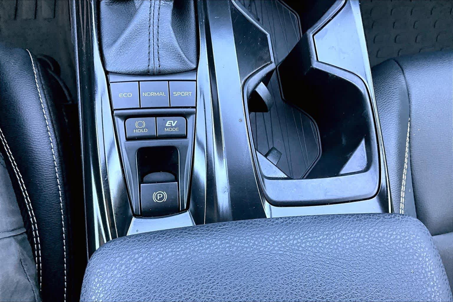 Certified 2025 Toyota Camry SE FWD image 33