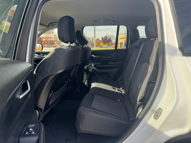 Certified 2023 Jeep Grand Cherokee Laredo image 9