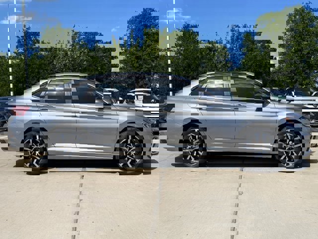 New 2025 Volkswagen Jetta SE image 9