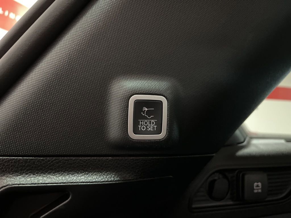 Used 2023 Jeep Grand Cherokee Altitude image 15