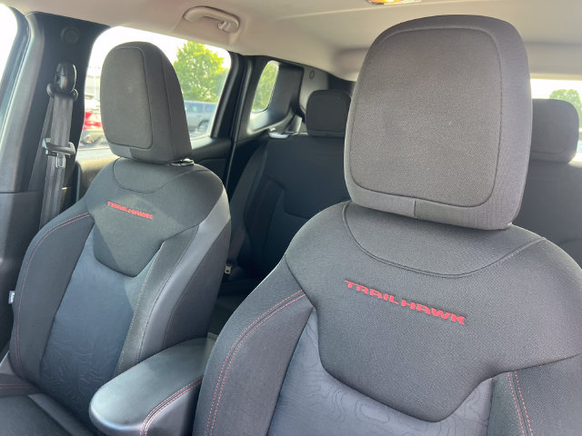Used 2022 Jeep Renegade Trailhawk AWD/4WD image 13