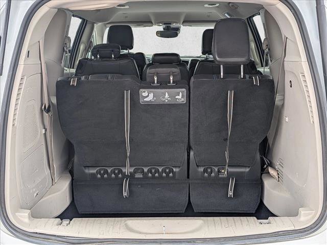 Used 2021 Chrysler Pacifica Touring-L w/ Uconnect Theater Family Group FWD image 4