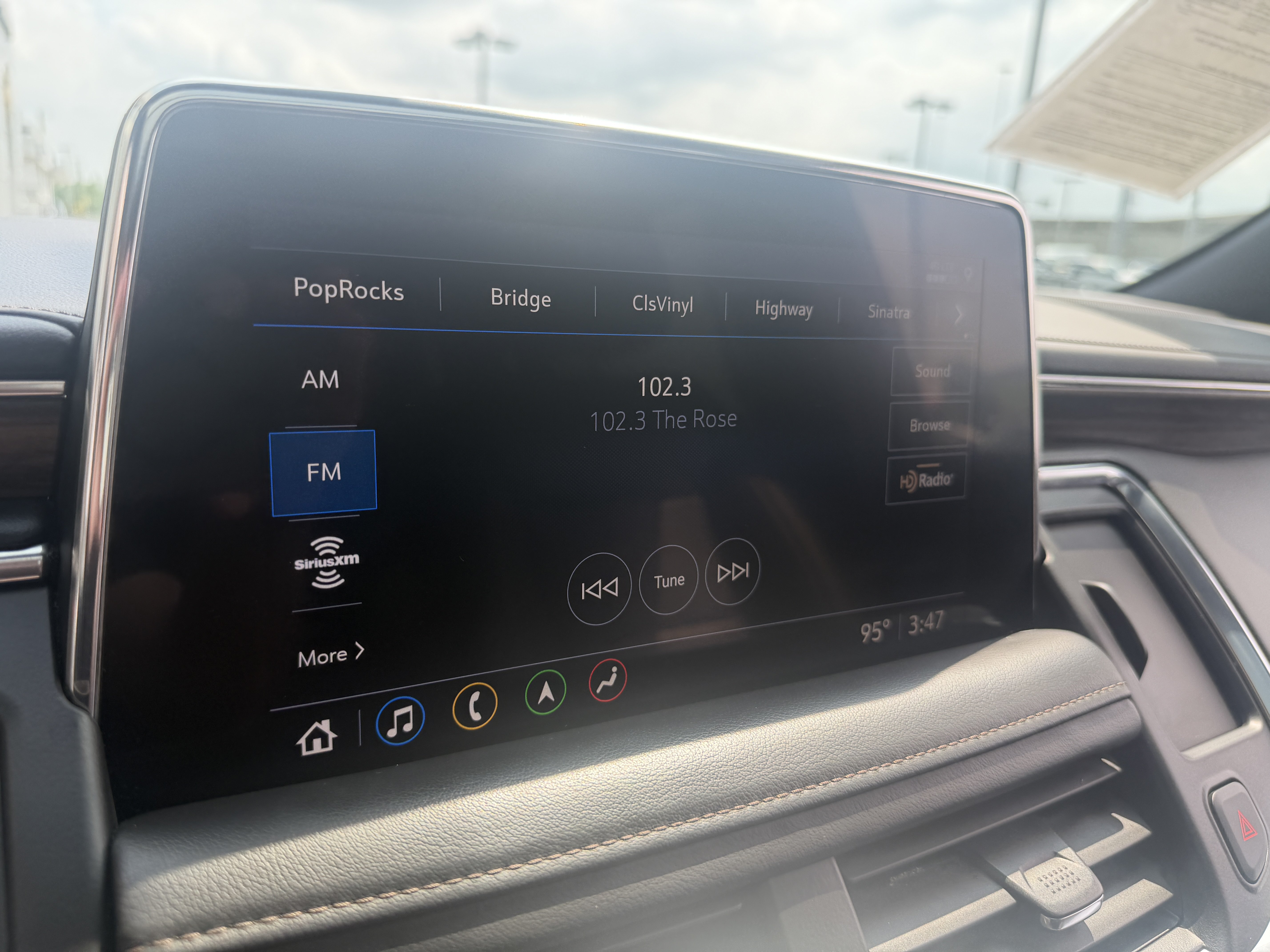Used 2021 Chevrolet Tahoe High Country w/ Premium Package AWD/4WD image 8