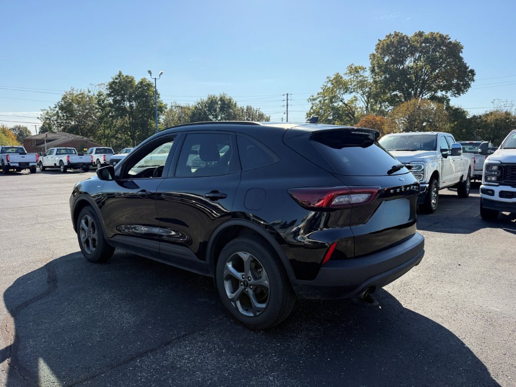 Used 2025 Ford Escape ST-Line Select AWD/4WD image 4