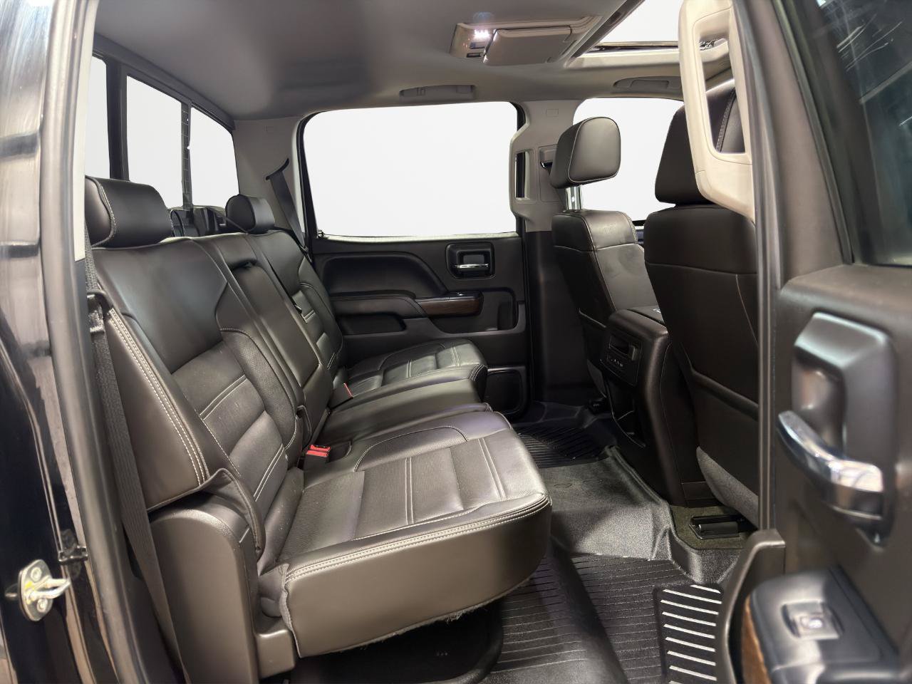 Used 2018 GMC Sierra 3500 Denali w/ Duramax Plus Package AWD/4WD image 31