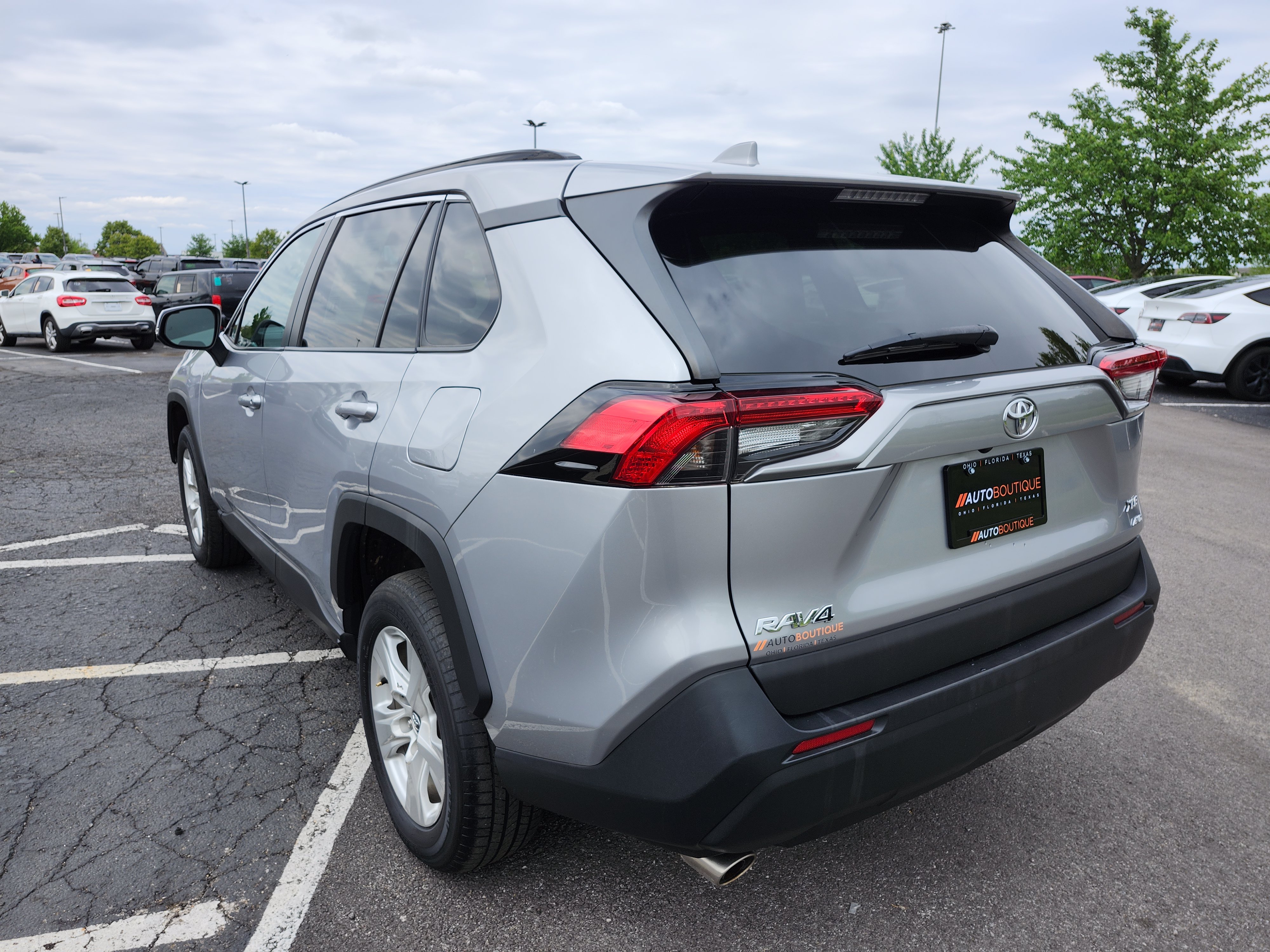 Used 2021 Toyota RAV4 XLE AWD/4WD image 14