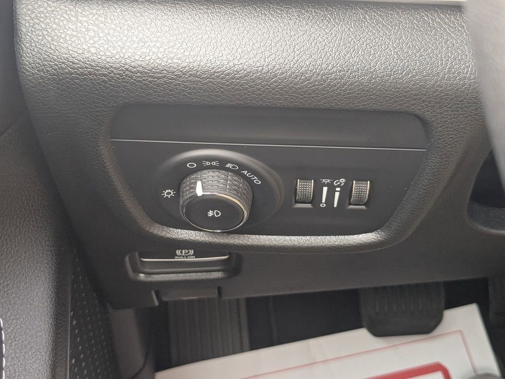 New 2025 Jeep Grand Cherokee L Limited w/ Trailer Tow Package image 18