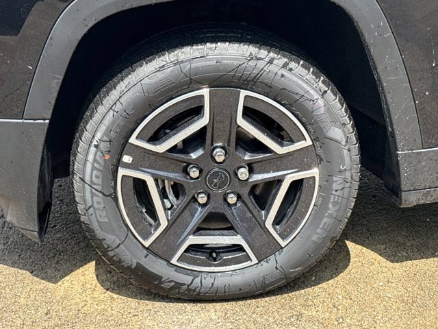 New 2026 Jeep Cherokee Laredo AWD/4WD image 13