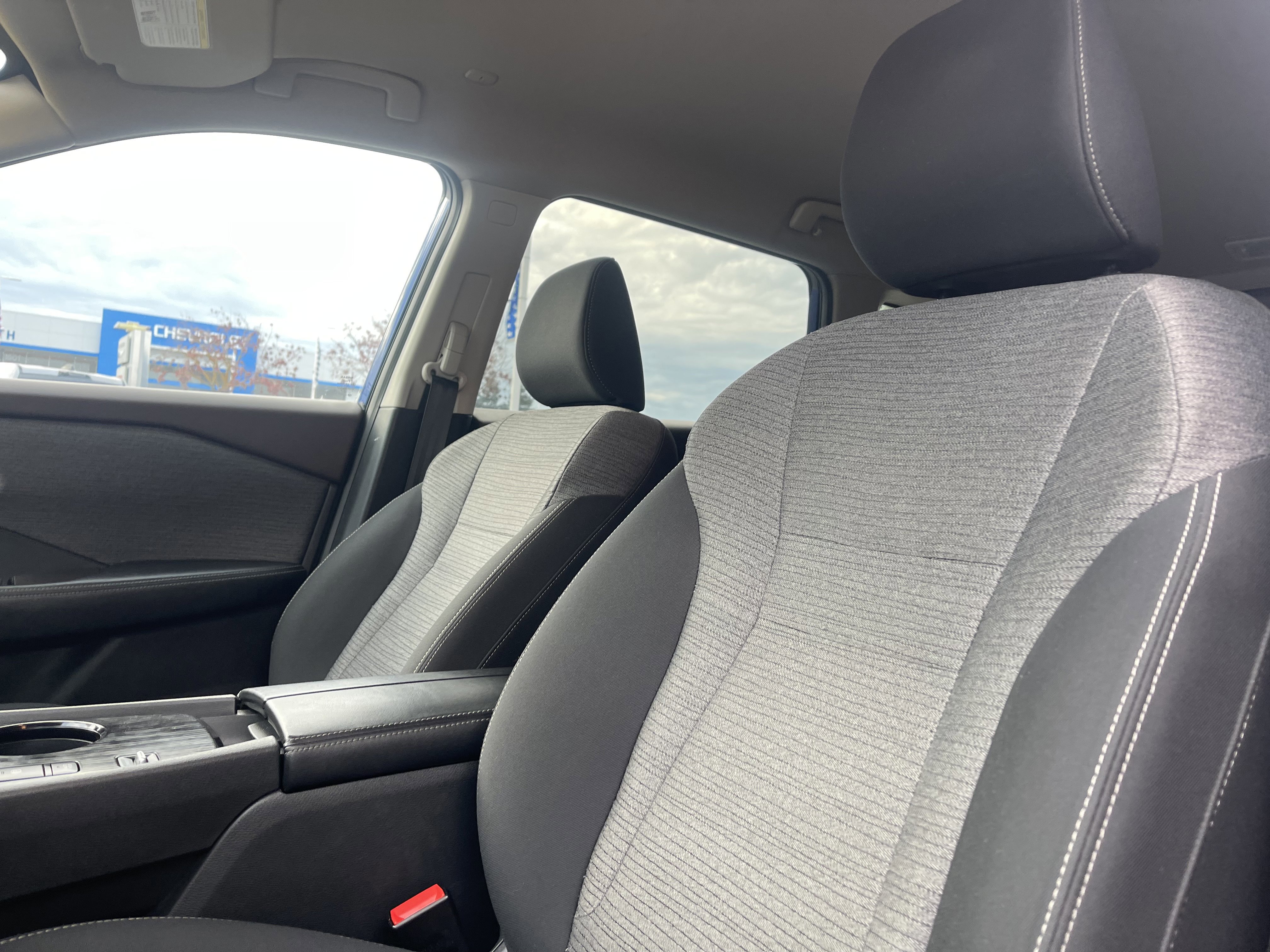 Used 2023 Nissan Rogue SV image 18