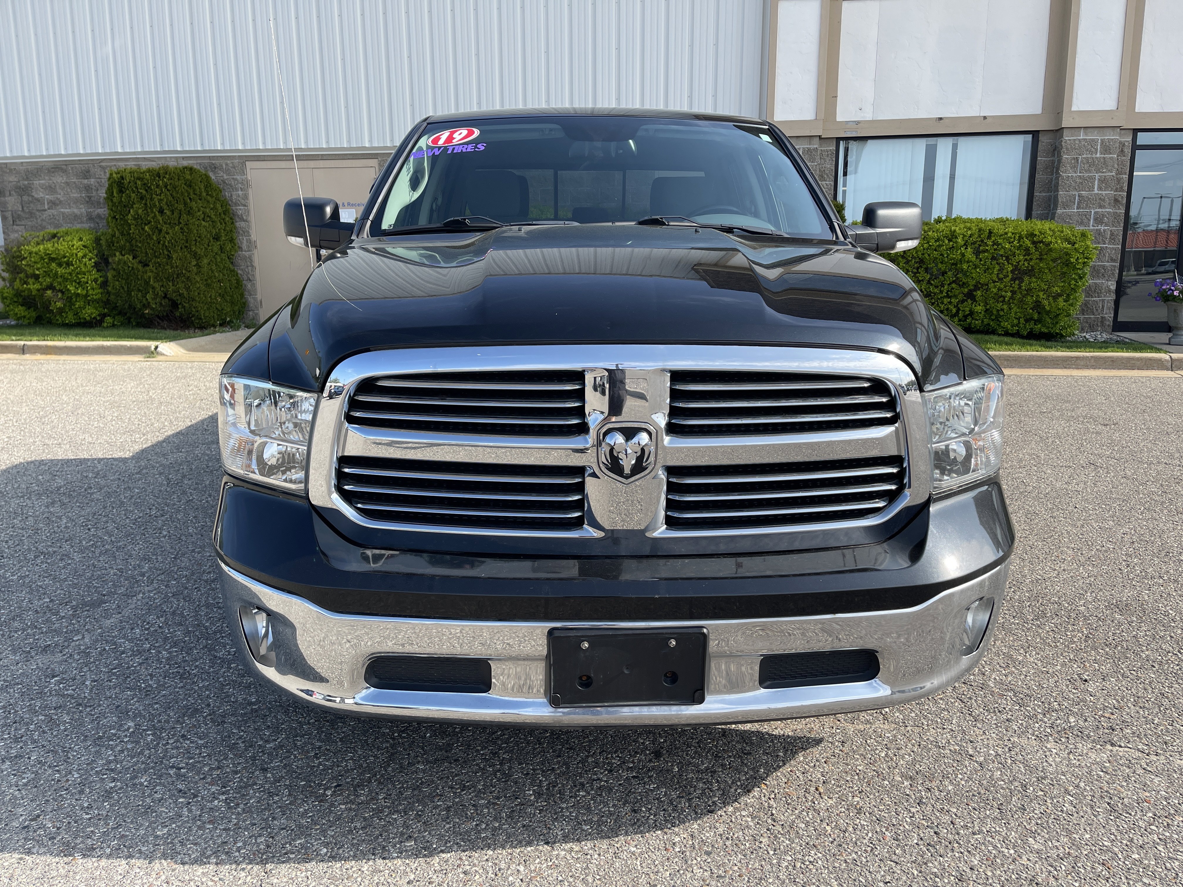 Used 2019 RAM 1500 Classic SLT w/ SLT Plus D←cor Group AWD/4WD image 8