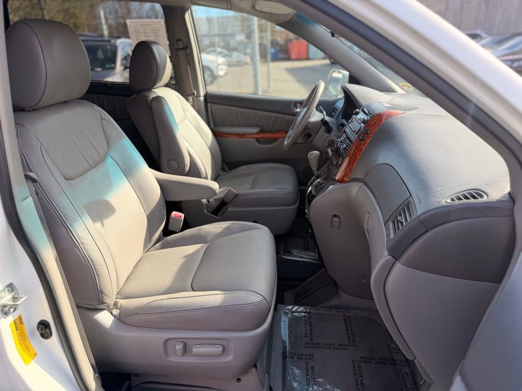Used 2009 Toyota Sienna XLE image 14