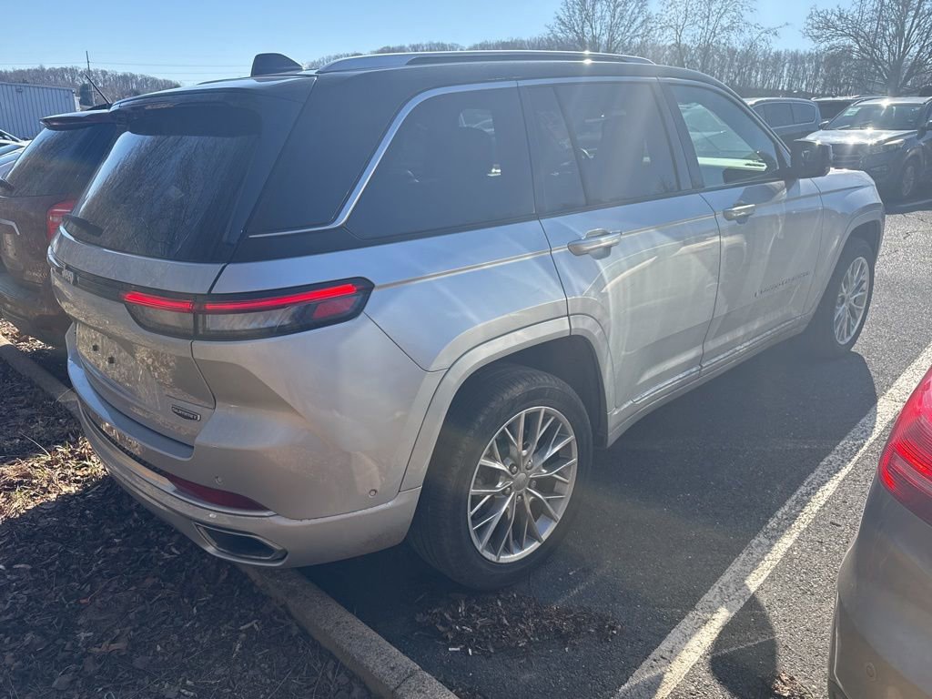 Used 2023 Jeep Grand Cherokee Summit w/ Luxury Tech Group V image 4