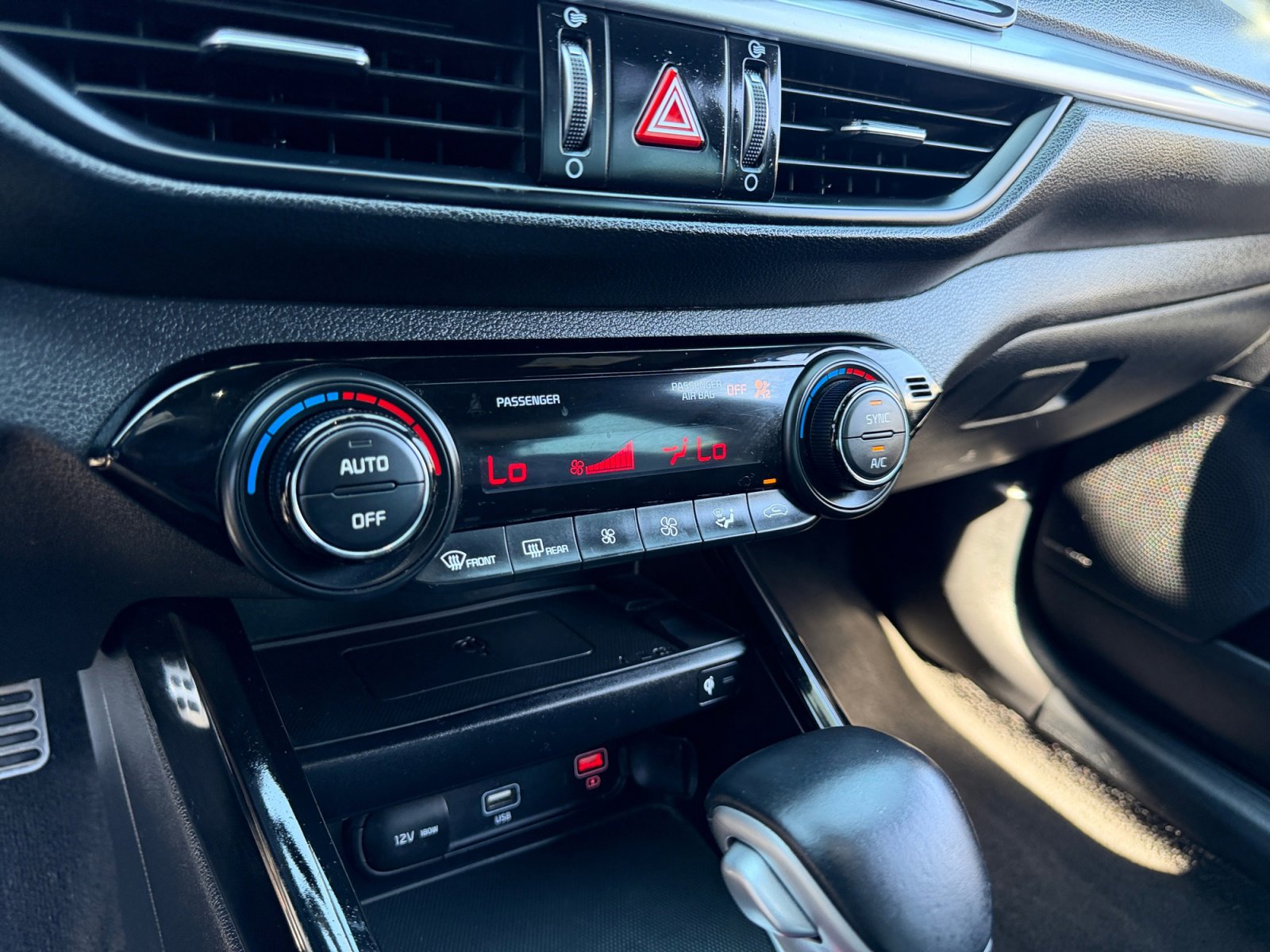 Used 2022 Kia Forte GT-Line w/ GT-Line Premium Package image 12