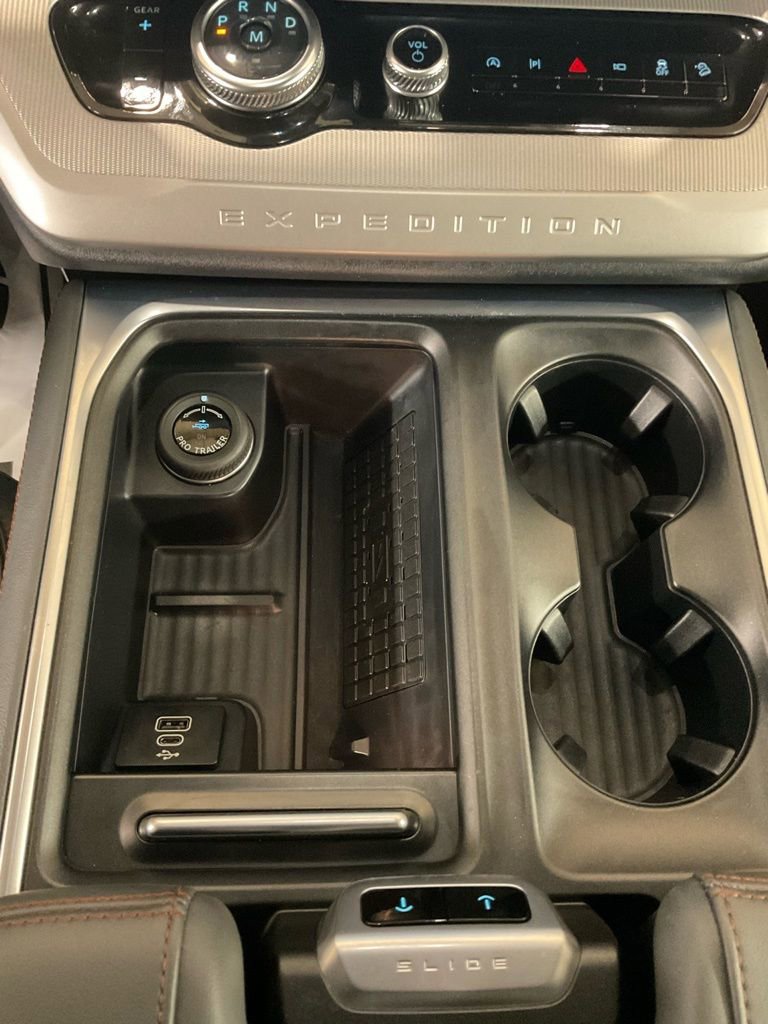 Used 2025 Ford Expedition Active image 22