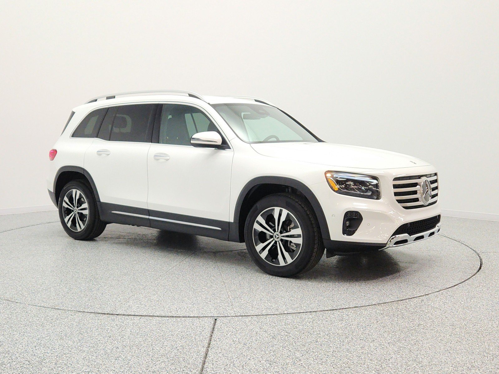 Used 2025 Mercedes-Benz GLB 250 image 3