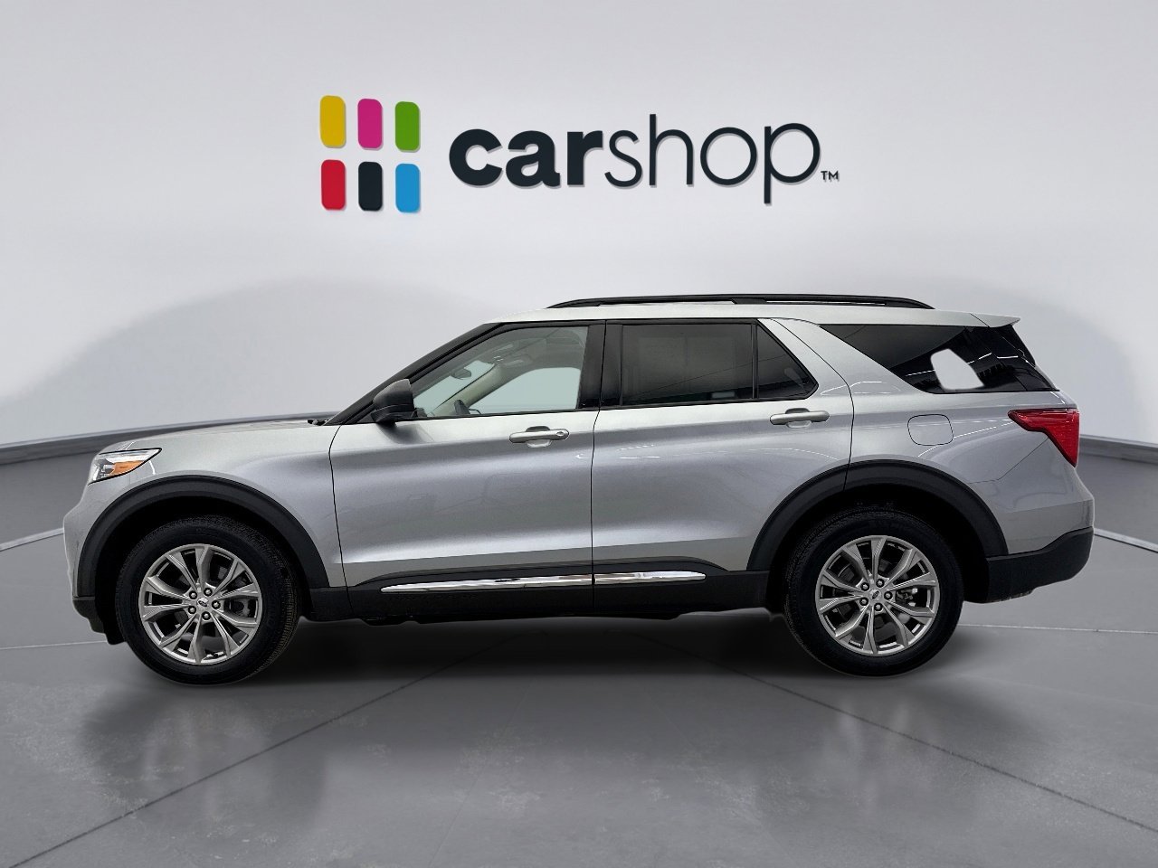 Used 2023 Ford Explorer XLT w/ Equipment Group 202A image 2