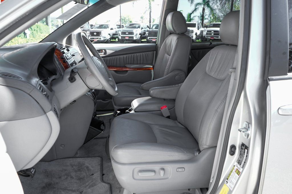 Used 2007 Toyota Sienna XLE image 19