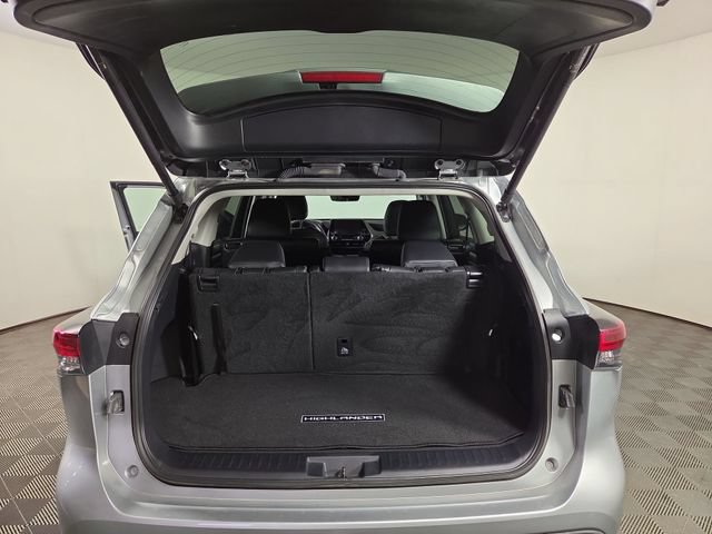 Used 2024 Toyota Highlander XLE AWD/4WD image 34
