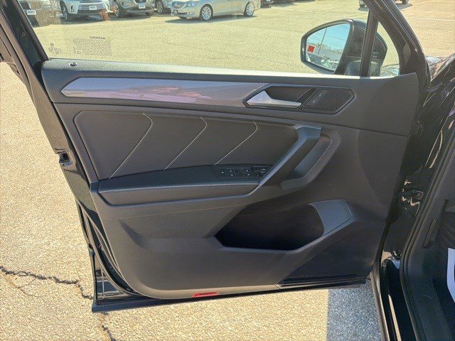 Used 2022 Volkswagen Tiguan SE image 10