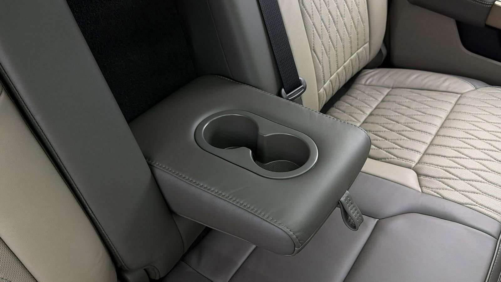 Used 2026 Ford F450 Platinum w/ Platinum Plus Package image 44