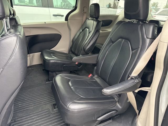 Used 2022 Chrysler Pacifica Touring-L image 15