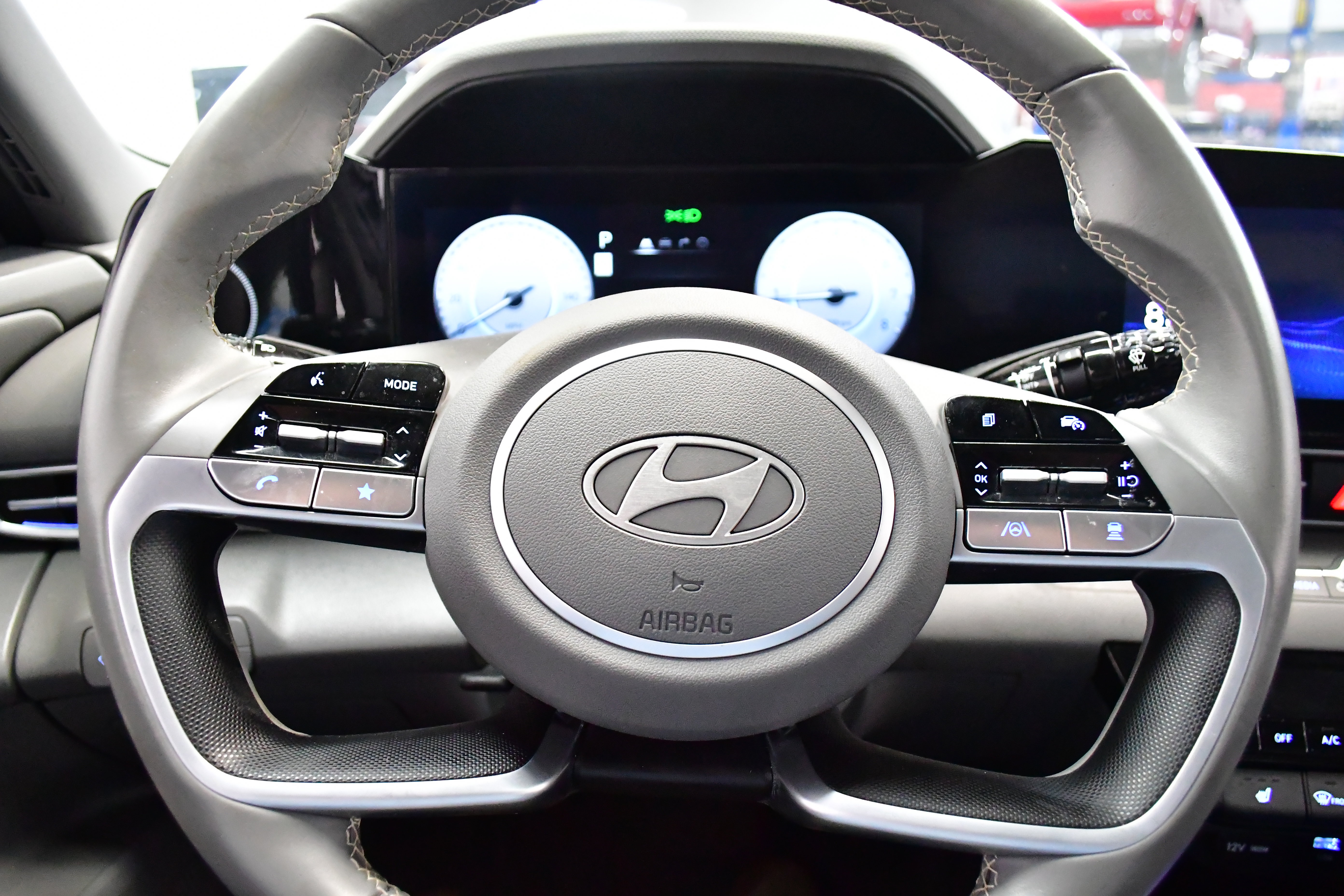 Used 2025 Hyundai Elantra SEL image 30